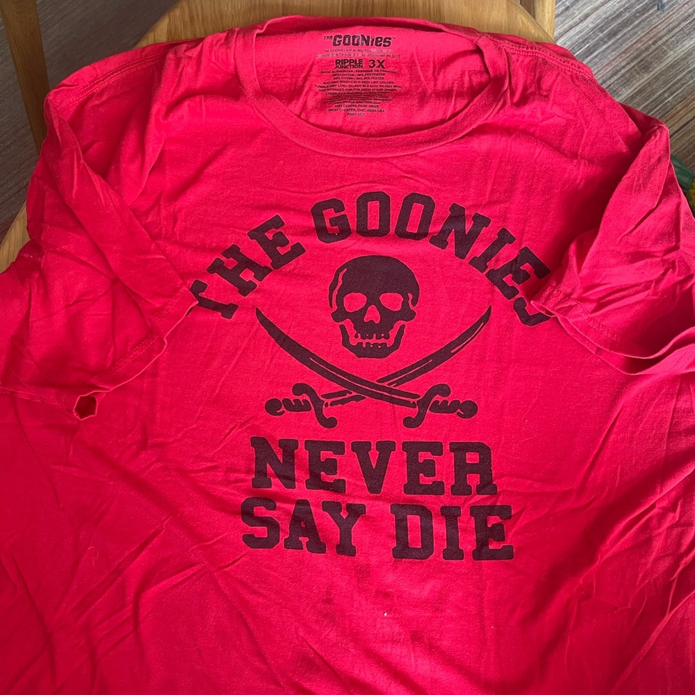 Loot Crate Goonies Never Die t-shirt size 3XL